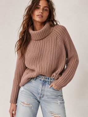 Moon & Madison Chunky Knit Cropped Turtleneck Sweater Medium EUC